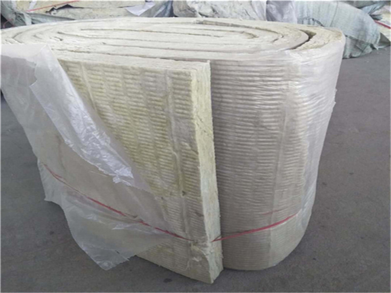 節(jié)能建筑A巖棉卷氈安裝現(xiàn)場